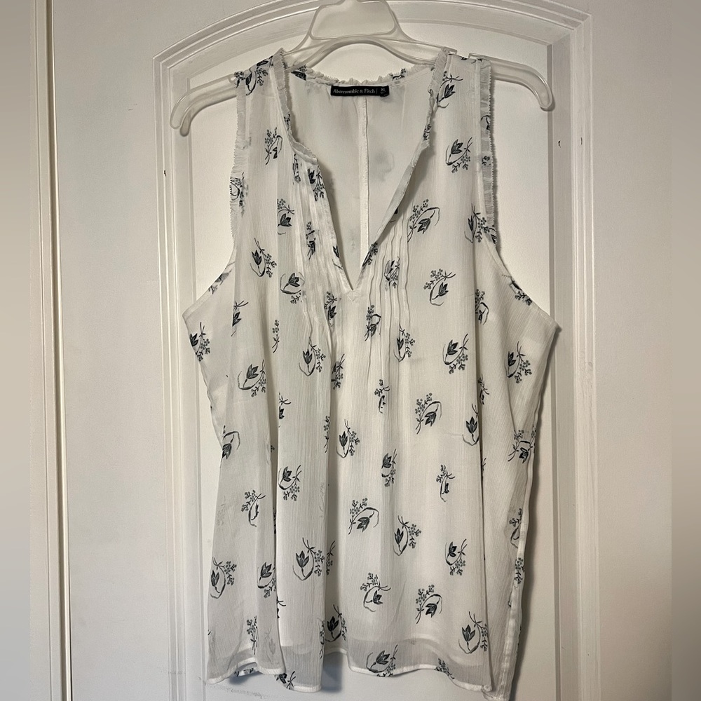 Abercrombie & Fitch Sleeveless Shell XL White Floral